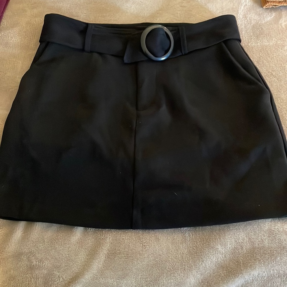 Black skirt with buckle